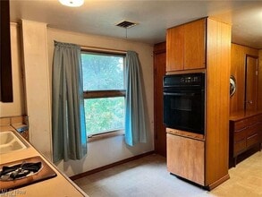 8581 Fair Rd in Strongsville, OH - Building Photo - Building Photo