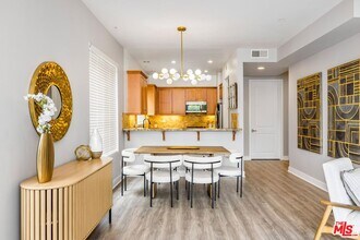 11851 Laurelwood Dr in Los Angeles, CA - Building Photo - Building Photo
