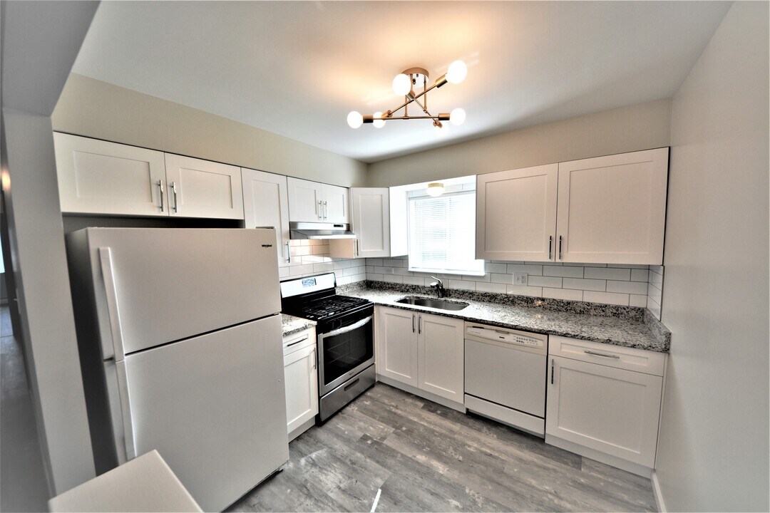 15814 Orlan Brook Dr in Orland Park, IL - Building Photo