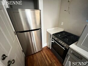 455 Broadway, Unit 465 Broadway #6 in Somerville, MA - Foto de edificio - Building Photo