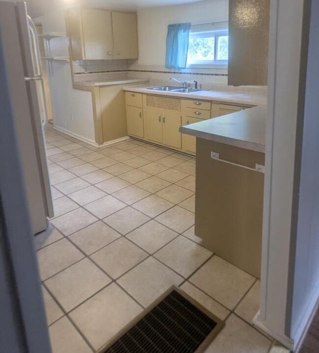 property at 1102 Elm St