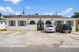 Parkview I & II in North Miami, FL - Building Photo