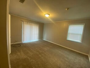 2729 Mccarley Dr in Commerce, TX - Building Photo - Building Photo