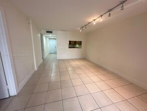 10000 NW 80th Ct, Unit 2103 in Miami Lakes, FL - Building Photo - Building Photo