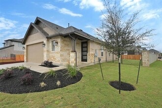 200 Dycus Bnd in Liberty Hill, TX - Building Photo - Building Photo