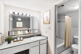 Maison De Ville in Bellevue, WA - Building Photo - Building Photo