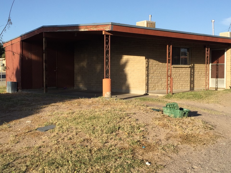 Garrison Complex in Las Cruces, NM - Building Photo