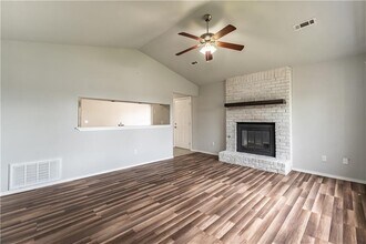 1319 W Lela St in Rogers, AR - Foto de edificio - Building Photo