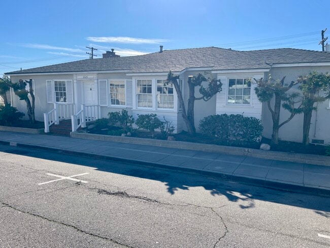 property at 2125 Manhattan Ave