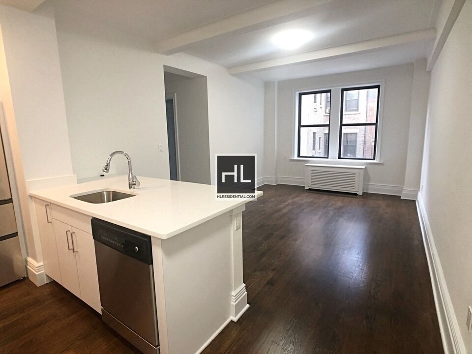 WEST 68 STREET in New York, NY - Building Photo