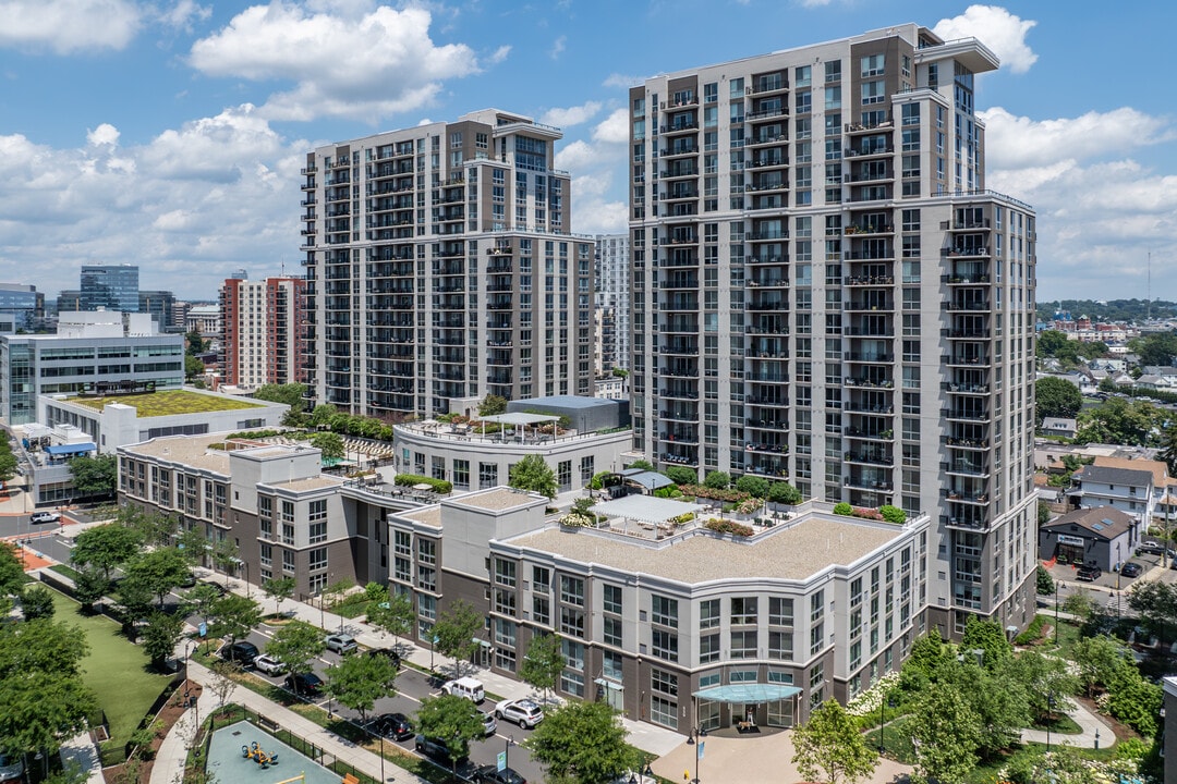 Allure @ Harbor Point in Stamford, CT - Building Photo