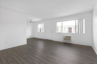 Terre at 1038 Peach in El Cajon, CA - Foto de edificio - Building Photo