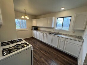 11409 W Point St in Taylor, MI - Building Photo - Building Photo