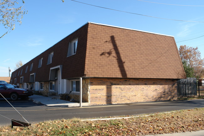 Maple Park Apartments in Wichita, KS - Building Photo - Building Photo