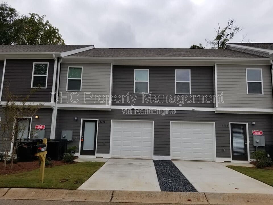 2296 Connally Pl in East Point, GA - Building Photo