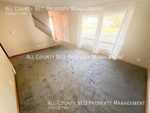 2192 Hoch Dr in Cuyahoga Falls, OH - Building Photo - Building Photo