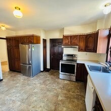 12 Endicott St in Saugus, MA - Building Photo - Building Photo