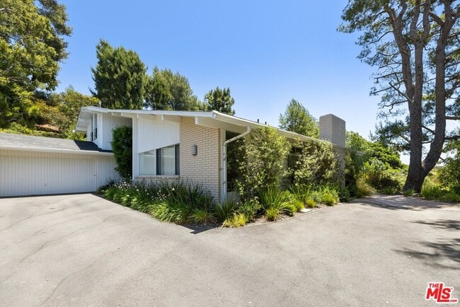 property at 2318 Cheryl Pl