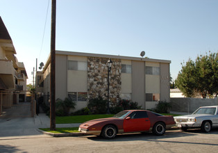 1116 E Elk Ave in Glendale, CA - Foto de edificio - Building Photo