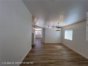 1064 Bootspur Dr in Henderson, NV - Building Photo - Building Photo