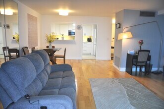 6007 N Sheridan Rd-Unit -38G in Chicago, IL - Building Photo - Building Photo