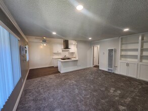 Palm Villa Apartments in Lynwood, CA - Building Photo - Building Photo