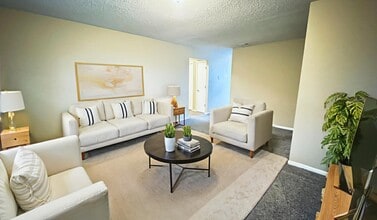 520 Sky Vue Dr, Unit D in Raymore, MO - Foto de edificio - Building Photo