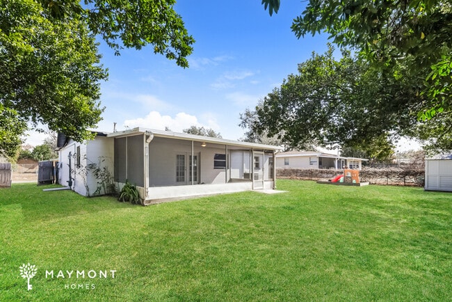 1208 W Camellia Dr in Brandon, FL - Building Photo - Building Photo