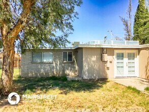 7956 E Victoria Dr in Tucson, AZ - Building Photo - Building Photo