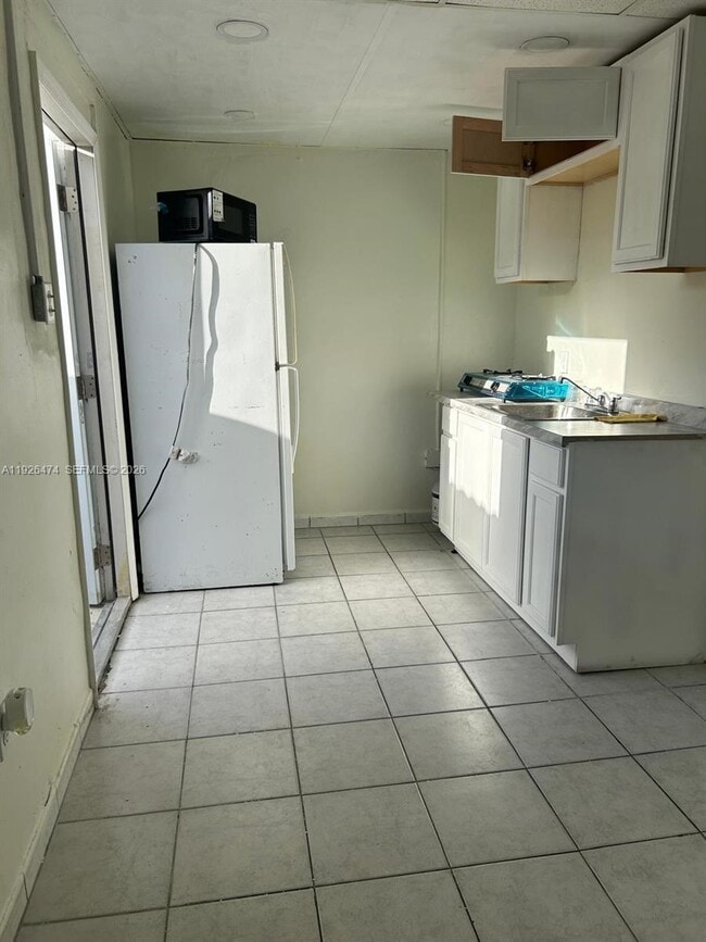 561 E 62nd St in Hialeah, FL - Building Photo - Building Photo