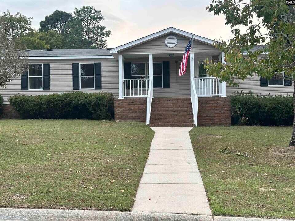 221 Bentgrass Ln in Gaston, SC - Building Photo