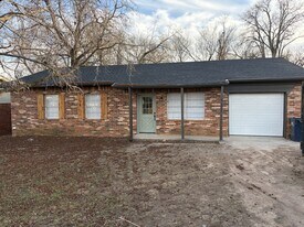 522 W Highland St in Tecumseh, OK - Building Photo