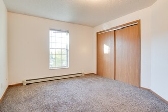 Bluemont Village Apartments in Fargo, ND - Foto de edificio - Building Photo