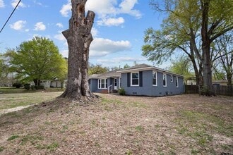 319 E Hubbard St in Lindale, TX - Building Photo - Building Photo