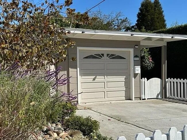 1312 Hill Ave in Menlo Park, CA - Building Photo - Building Photo