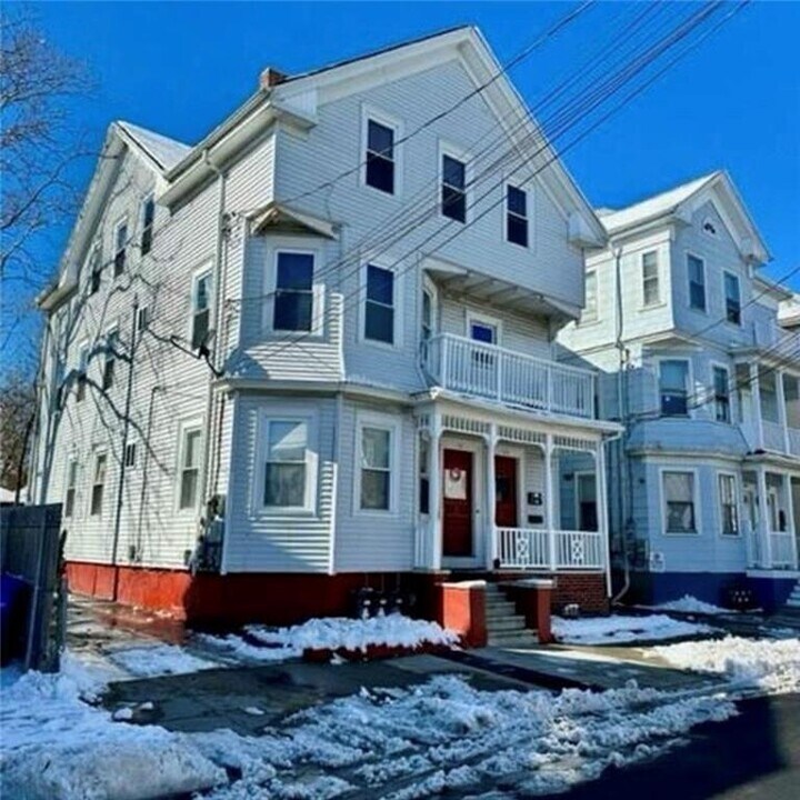 54 Robin St in Providence, RI - Building Photo