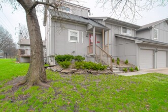 13926 Falkirk Cir in Grandview, MO - Foto de edificio - Building Photo