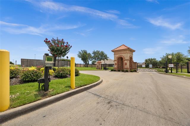 6833 San Antonio Dr in Fort Worth, TX - Building Photo