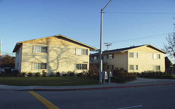 3301 Monroe St in Santa Clara, CA - Foto de edificio - Building Photo