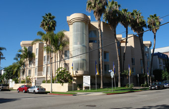 Westwood Kelton Towers in Los Angeles, CA - Foto de edificio - Building Photo