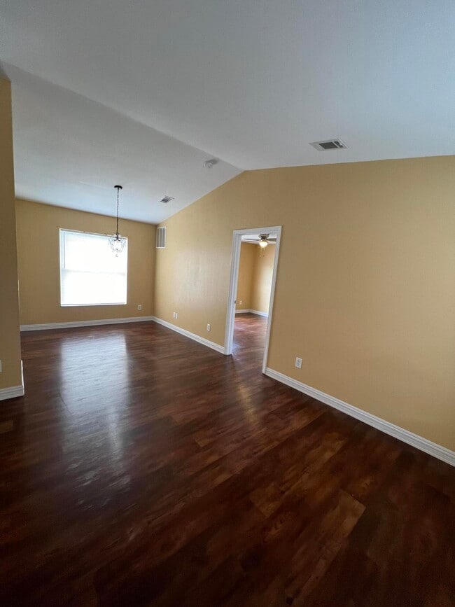 216 SE Eyerly Ave in Port St. Lucie, FL - Building Photo - Building Photo