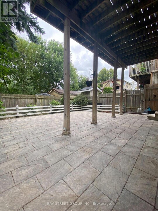 343 Pine Ave in Oshawa, ON - Building Photo
