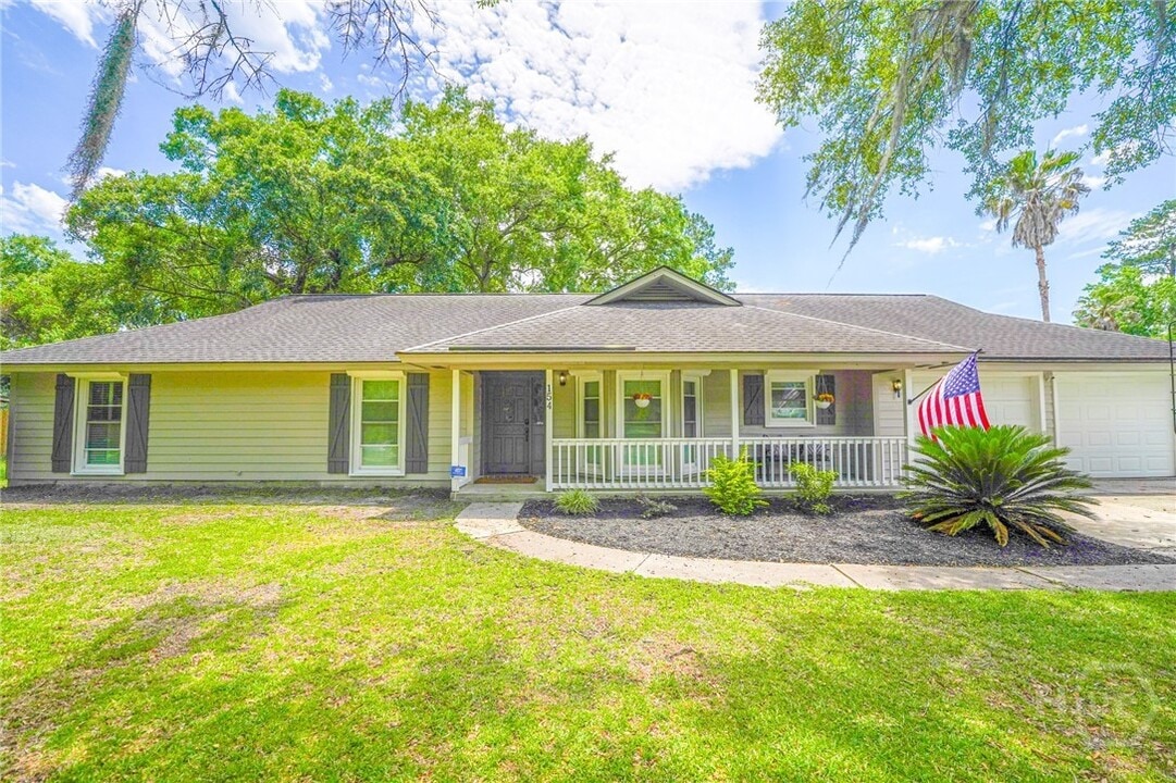 154 MacKay Dr in Richmond Hill, GA - Building Photo