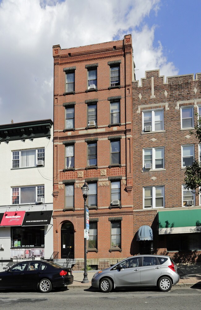 627 Washington St in Hoboken, NJ - Building Photo - Building Photo