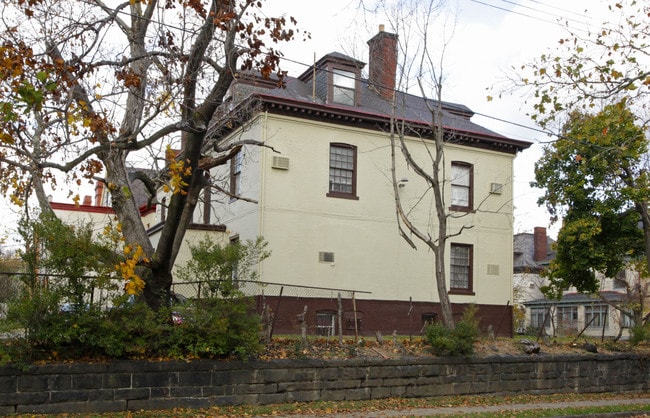 160 S Fairmount St in Pittsburgh, PA - Building Photo - Building Photo