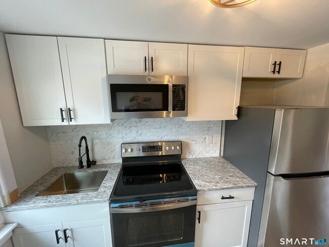 254 Corbin Ave in New Britain, CT - Building Photo - Building Photo