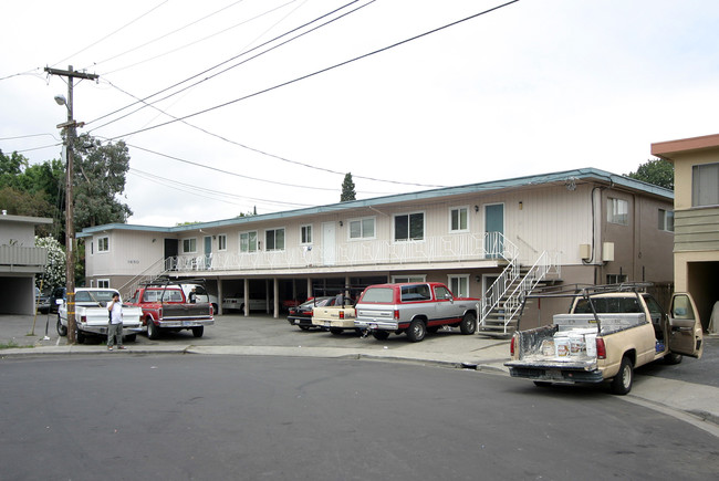 1650 Frisbie Ct in Concord, CA - Foto de edificio - Building Photo