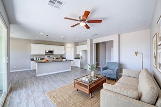 10261 W Concordia Dr in Arizona City, AZ - Building Photo - Building Photo