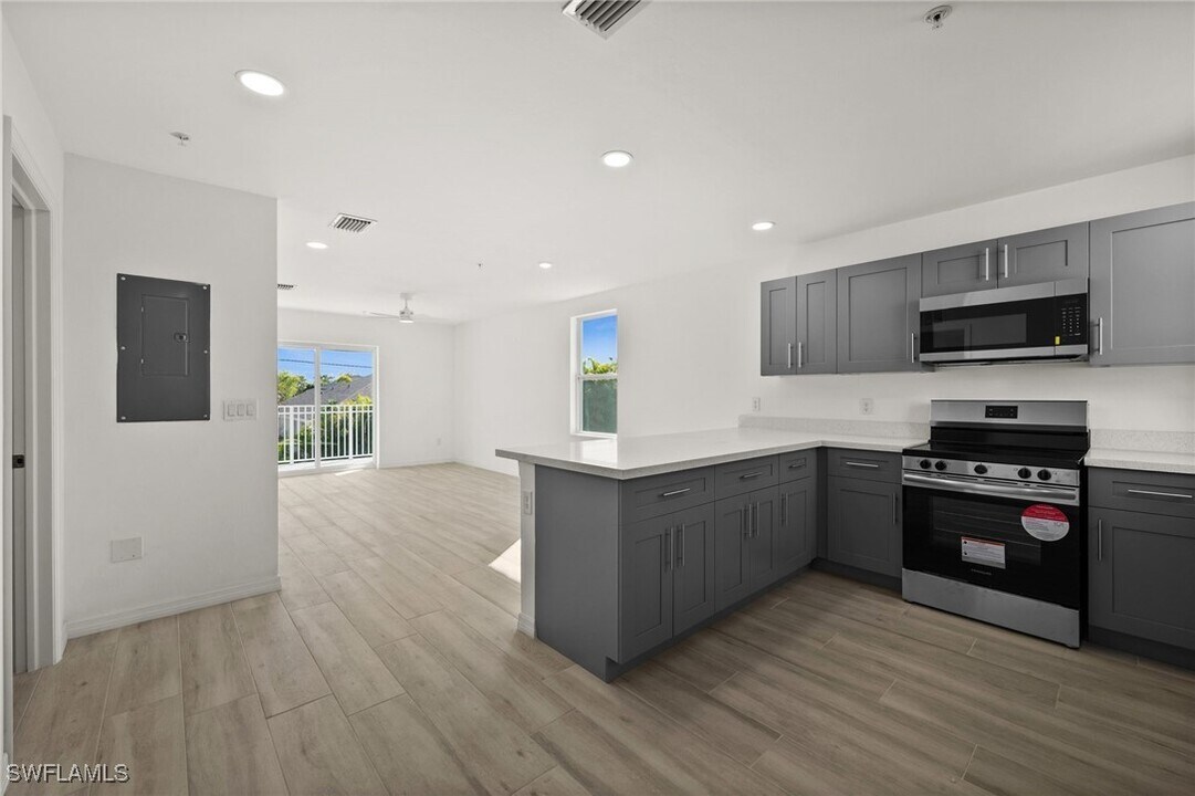 3815 Chiquita Blvd S in Cape Coral, FL - Building Photo