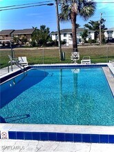423 Cape Coral Pkwy W in Cape Coral, FL - Building Photo - Building Photo